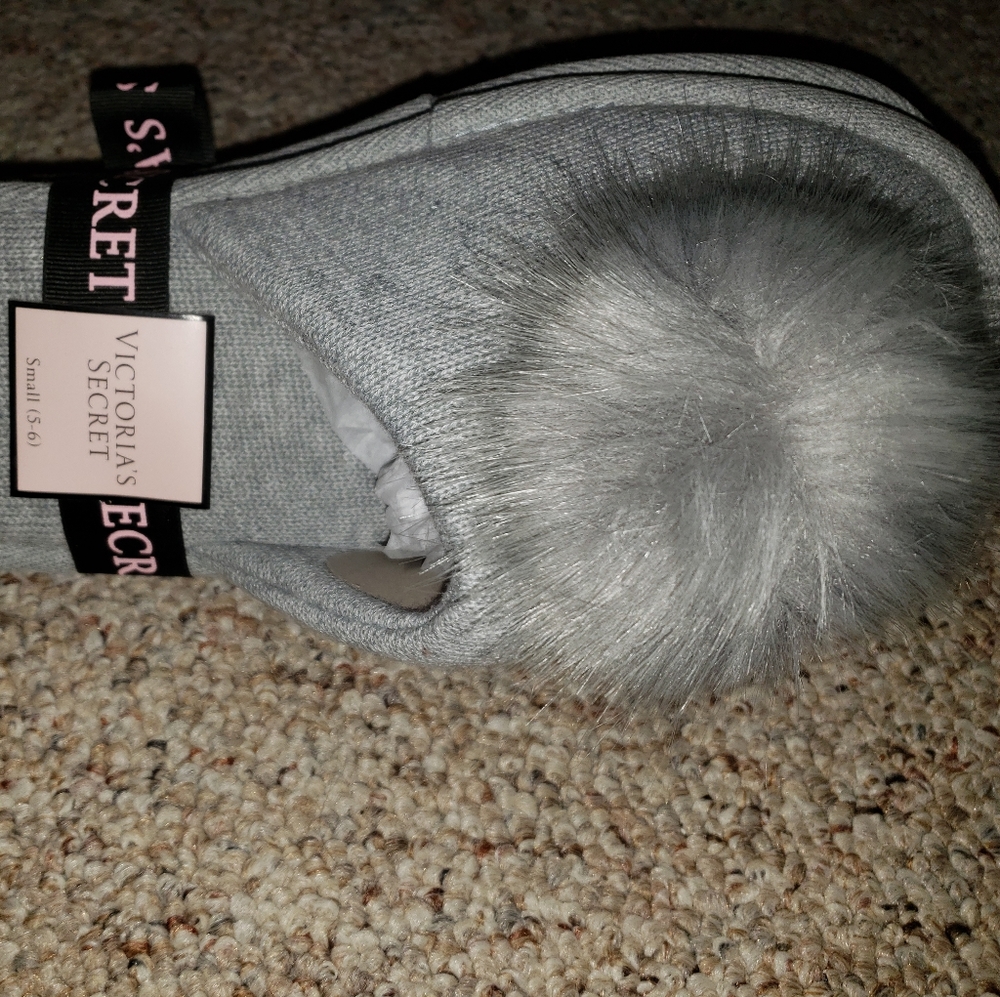 Victoria Secret Grey(5-6)slippers size S